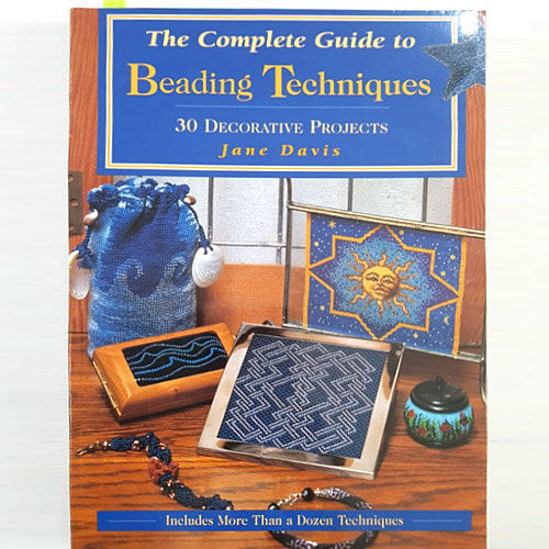 The Complete Guide to Beading Techniques: 30 Decorative Projects